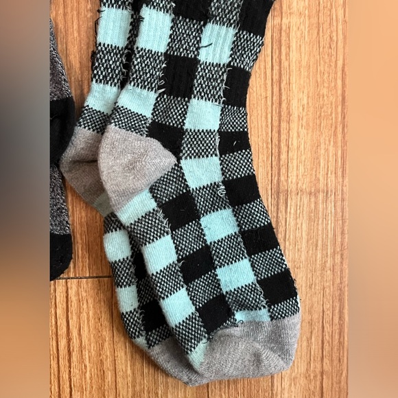 4 pairs of Pink Victoria’s Secret Socks. 2 High and 2 low. - Picture 8 of 8